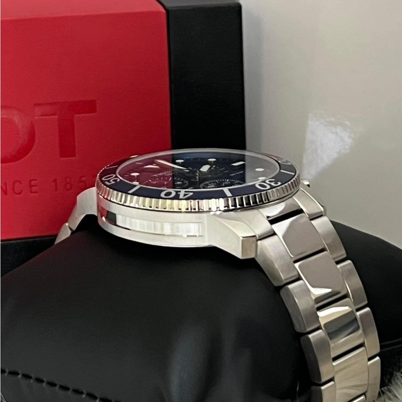 SOLD / Tissot Men’s Seastar 1000 Quartz Chronograph 
Sapphire Crystal
Swiss Made - Picture 7 of 12